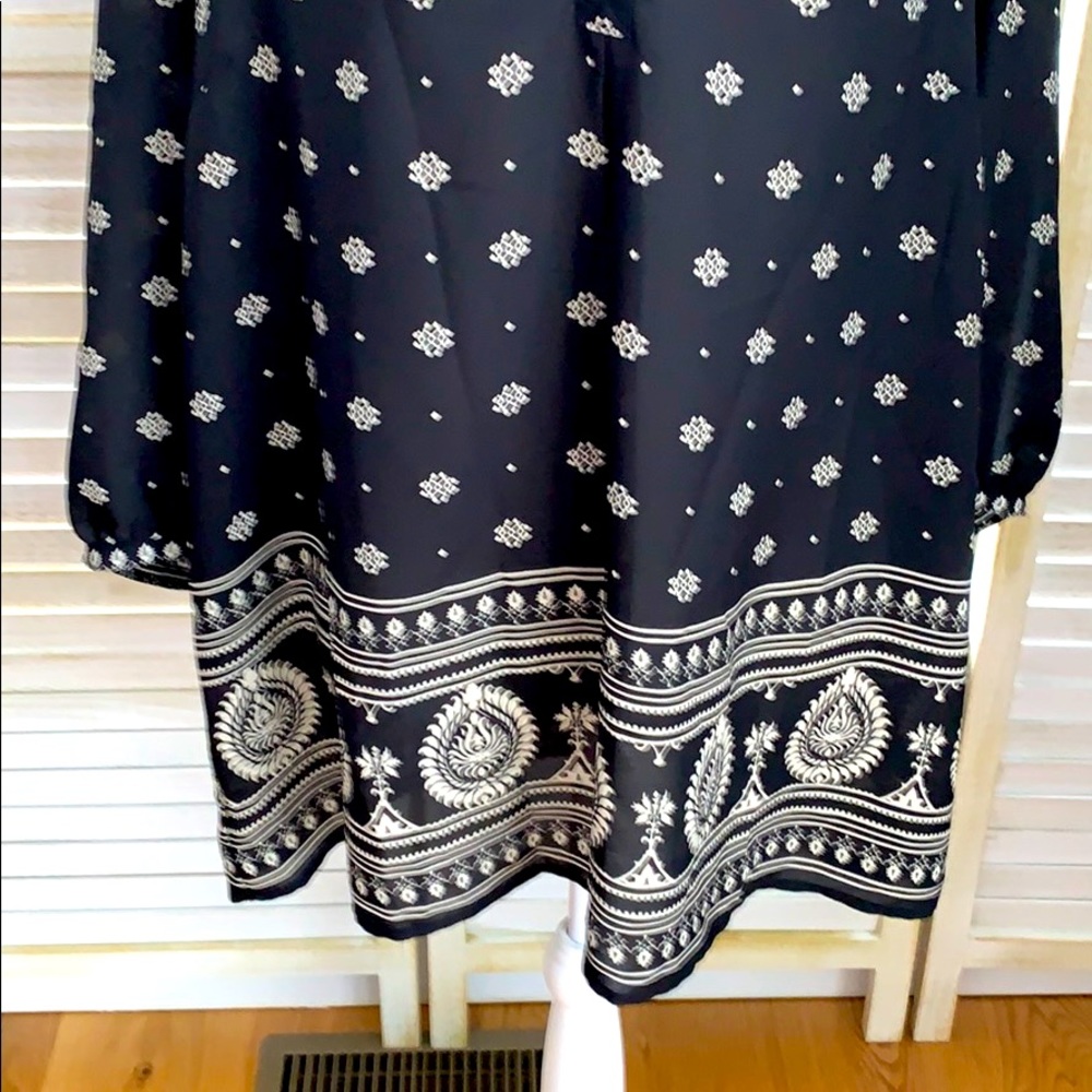 Beautiful Patterned Blouse🌸 - Picture 2 of 5